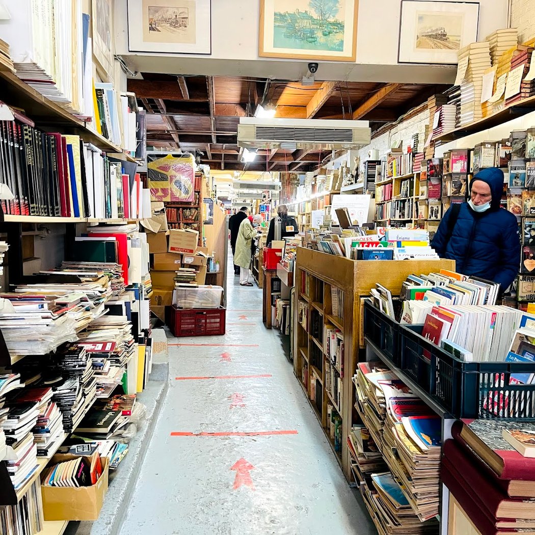 Avenue Bookstore 3